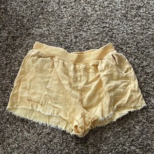 American eagle yellow shorts